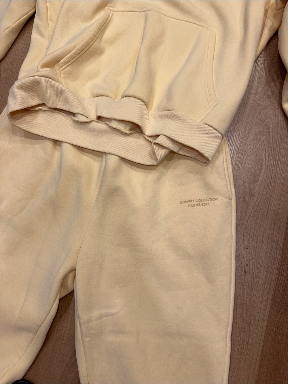 Comfrt Butter Yellow Sweatsuit - Picture 3 of 12